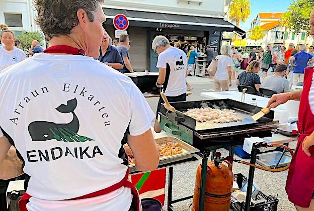 TXIPIROI BESTA - Hendaye célèbre le chipiron, star gourmande de l’été